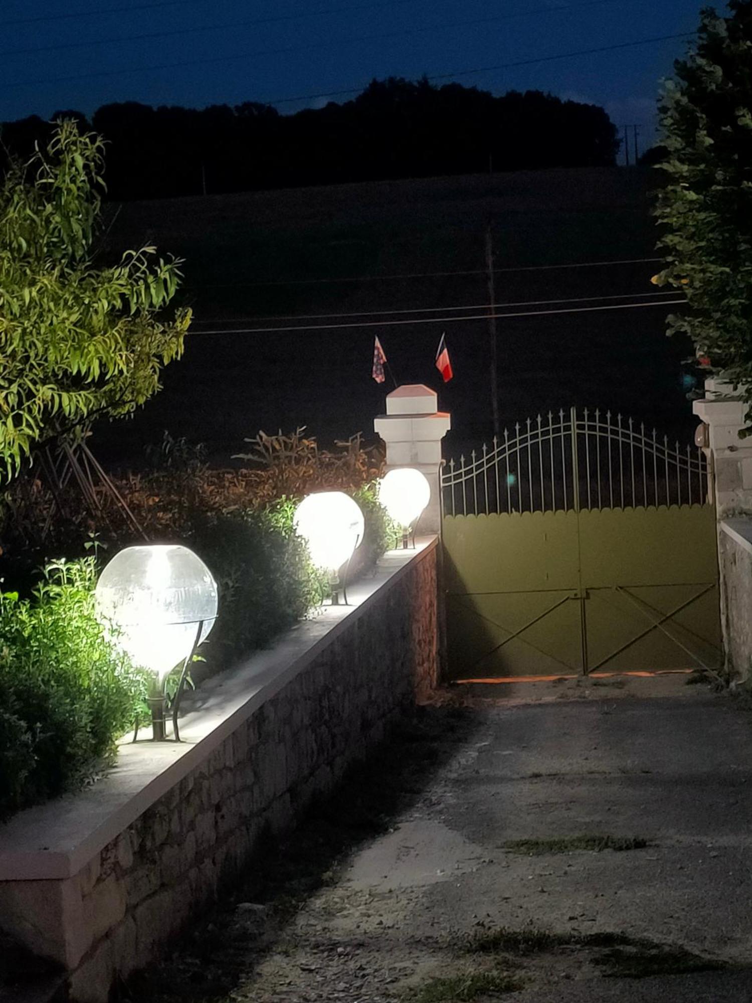 Aux Trois Tilleuls Bed and Breakfast Loches Εξωτερικό φωτογραφία